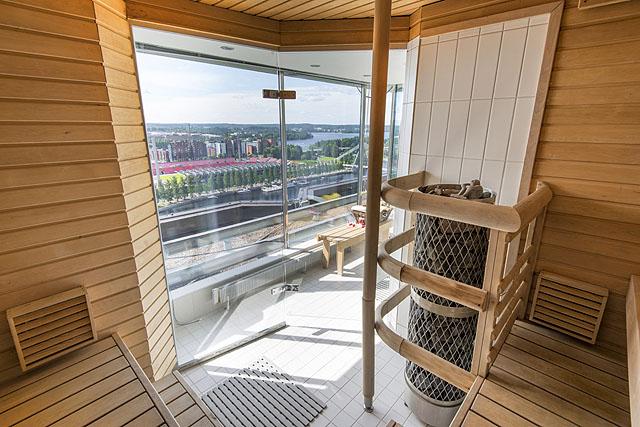 Sokos Original Hotel Ilveksen 19. kerroksessa sijaitsee Maisema-kabinetti ja sen sauna.