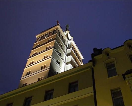 Joulunvietto hotellissa houkuttelee: Joululounas ja jouluillallinen Tornissa