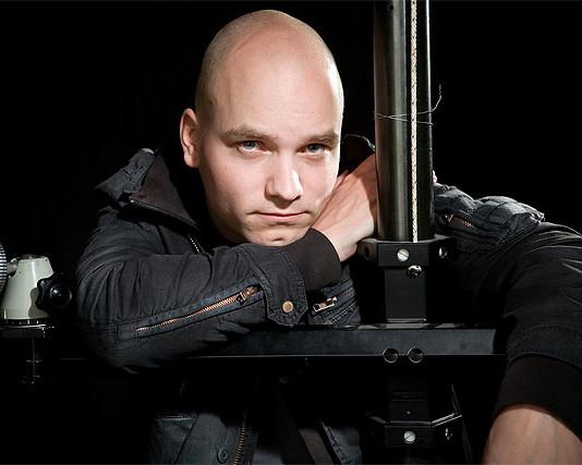 Show & Dinner: Huippukoomikot Vaakunan kymppikerroksessa