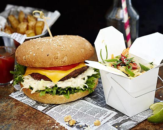 Gastro NOM Helsinki tarjoilee Kansalaistorin laidalla street gourmet -ruokia