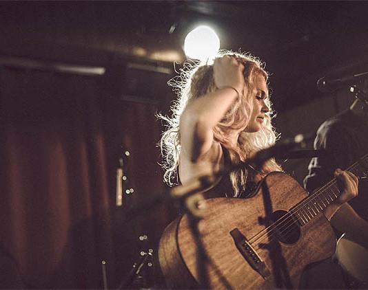 TO 7.4. | Laura Moisio, Vähäsarja Feat. Joose Keskitalo