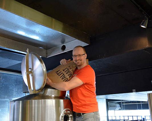 Panimoravintola Bryggeri Helsinki vahvistaa tiimiään – Mikko Salmi Roope Lehtorannan oikeaksi kädeksi