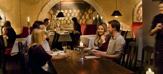 Tony’s Deli nousee pinnalle: Katutasolle nouseva italialaisravintola uudistuu asiakkaiden ehdoilla Italialainen ravintola Tony's Deli Helsinki