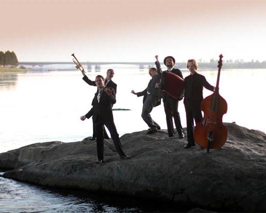 Perjantaina Korjaamolla: Jaakko Laitinen & Väärä Raha, Django 3000