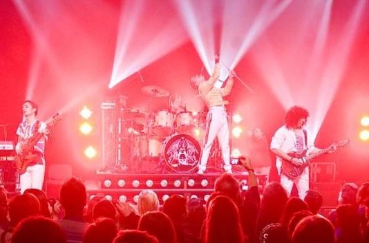 Queenie-tribuuttibändi Savoy-teatterissa lauantaina 17.10.2015