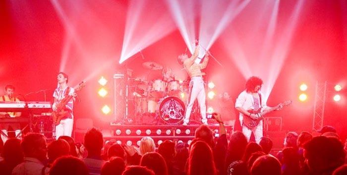 Queenie-tribuuttibändi Savoy-teatterissa lauantaina 17.10.2015