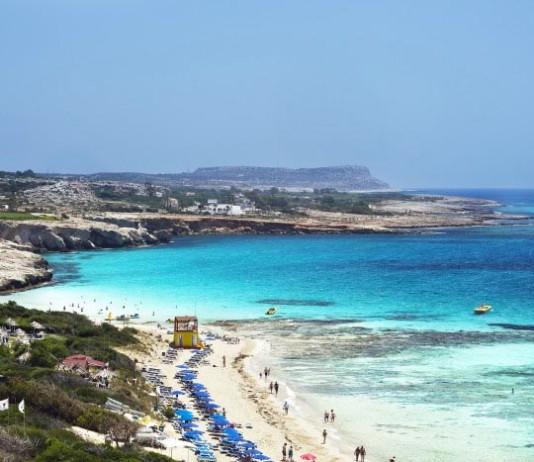 Aurinkoisen Kyproksen rannat vakuuttavat puhtaudella ja kirkkaudellaan