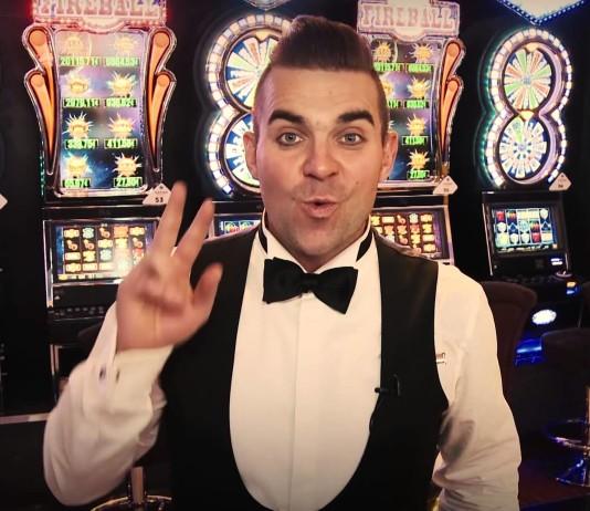 Esitys & Illallinen: Tribute to Robbie Williams – Tony Lewis (UK) 17.2.-19.3.2016