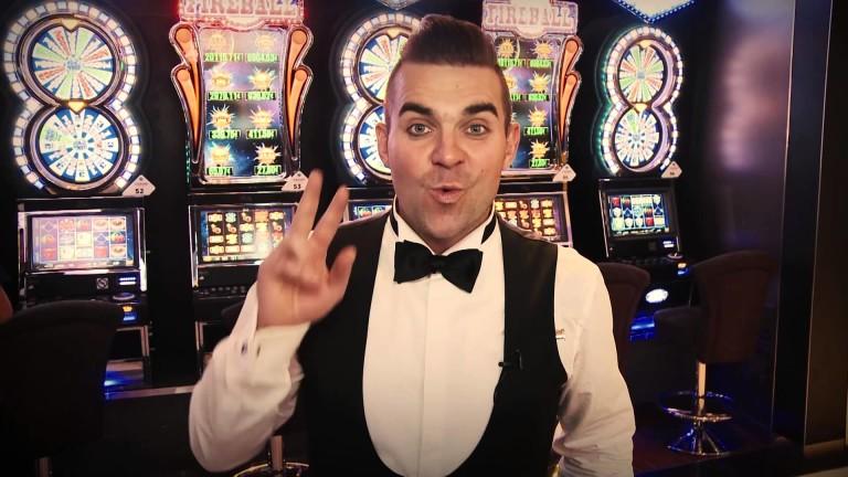 Esitys & Illallinen: Tribute to Robbie Williams – Tony Lewis (UK) 17.2.-19.3.2016