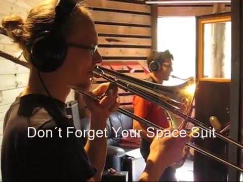 Älä unohda avaruuspukuasi! Peppe Jalava Band Rytmihäiriöklubilla