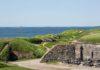 KESÄ 2025: Unescon maailmanperintökohde Suomenlinna houkuttelee historiallisella miljööllä merellisissä maisemissa Kustaanmiekan valleja Suomenlinnassa. Valokuvaaja: Dorit Salutskij