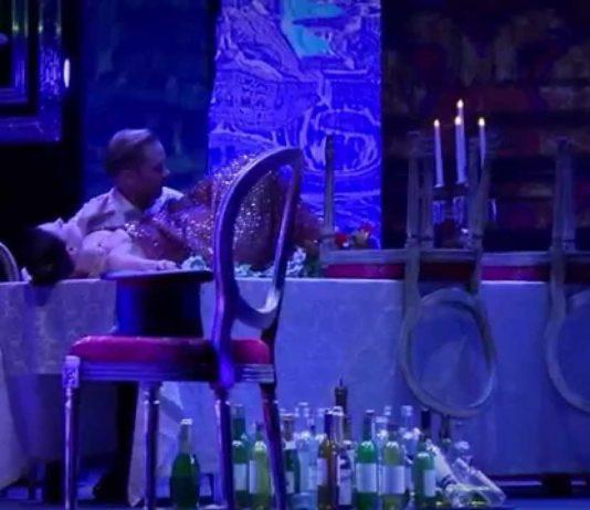 LA 27.1. | Kuplivan kepeästi kuohuva Johann Straussin operetti: Lepakko