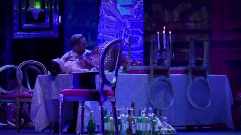 LA 27.1. | Kuplivan kepeästi kuohuva Johann Straussin operetti: Lepakko