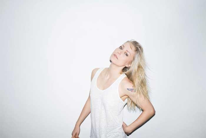 PE 28.4. | Mariska Elmun baarissa