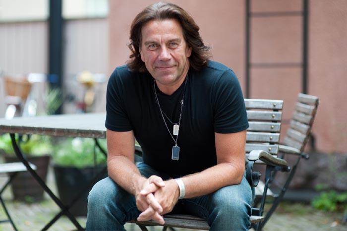 MA 20.3. | Lisäkonsertti Mikko Kuustoselle Savoy-teatteriin