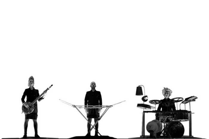 LA 15.4. | Cleaning Women Juttutuvassa