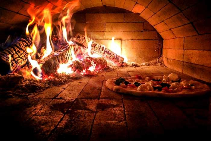 Napolilaista pizzaa Helsingissä: Pizzeria Via Tribunali