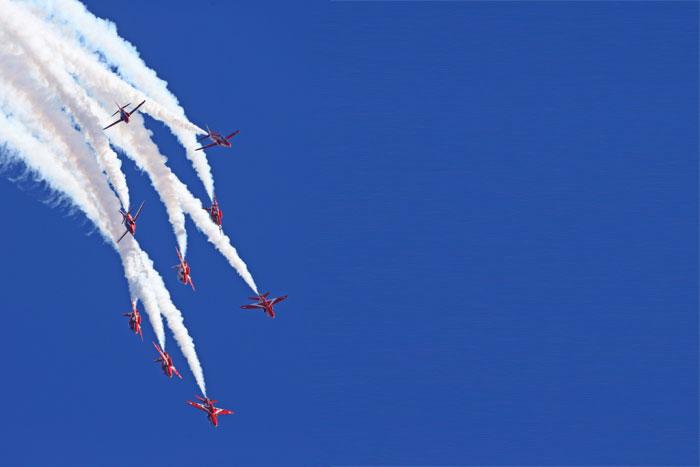 PE 9.6. | Kaivopuiston lentonäytös Kaivopuiston edustalla