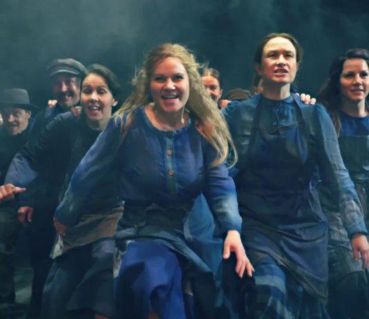 Myrskyluodon Maijan lippukauppa käy ennätysvauhtia – Kaupunginteatteri avaa juhlasyksyn Lasse Mårtensonin sävelin