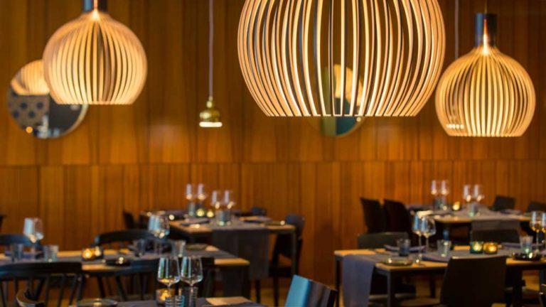 Designravintola Eevert – uutuusravintola yhdistelee Michelin-tähtinostetta, kotimaista designia, tislaamotuotteita ja luonnonantimia