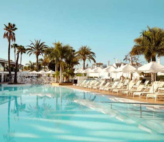 Vihdoin eroon pyyhkeistä! – Aurinkotuolin voi varata etukäteen koko loman ajaksi