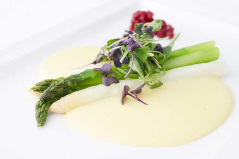 Parsaviikot käynnistävät kevään herkuttelukauden – Vihanneskuningatar tarjotaan nyt suolaheinällä ja juustovaahdolla