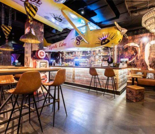 Uudenlainen olutravintola ja drinkkibaari Gate A21 – Baaritiskillä istutaan siiven alla