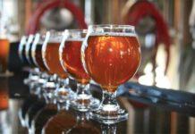 Panimovierailu ja tuoreen oluen maistelu on hauska tapa aloittaa illanvietto