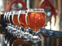 Panimovierailu ja tuoreen oluen maistelu on hauska tapa aloittaa illanvietto