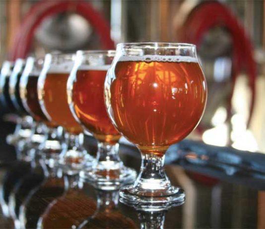 Panimovierailu ja tuoreen oluen maistelu on hauska tapa aloittaa illanvietto