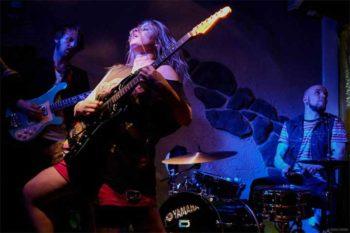 Mara Balls, Zangoma, Iris Kukka