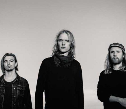 PE 26.4. | On the Rocks -keikalla NEØV Anssi ja Samuli Neuvosen sekä Ari Aution muodostama NEØV tunnetaan herkkävireisestä, unenomaisen lumoavasta pop-musiikistaan. Kansainvälistä arvostusta nauttiva kolmikko julkaisee helmikuussa uuden odotetun albuminsa Volant, jonka myötä trio suuntaa mittavalle julkaisukiertueelle Suomeen ja Eurooppaan. Saksalaisella Clouds Hill -levymerkillä ilmestyvän uutuuslevyn materiaalista saadaan nauttia helmikuussa G Livelabin intiimissä ympäristössä.