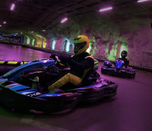 Kilvoittelua karting-radalla kallioluolassa