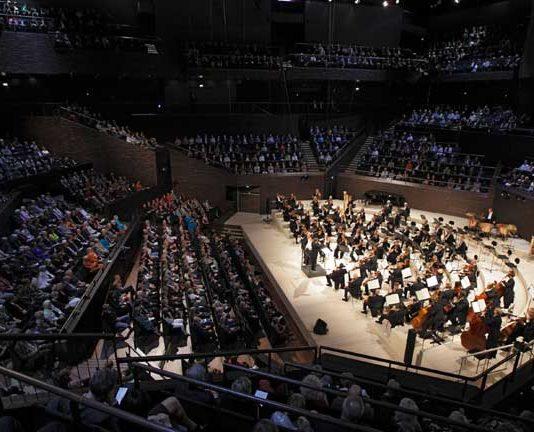 TO 18.4. | HKO: Taivaalliset, Susanna Mälkki kapellimestari Helsingin kaupunginorkesterin konsertit