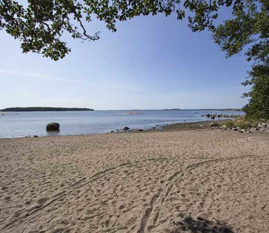 Veijarinvuoren hiekkaranta – Helsingin uimarannat poikkeuksellisessa kunnossa loppukesän nautiskelulle