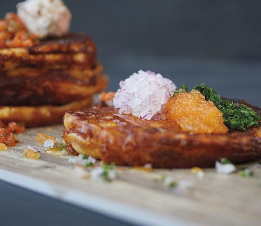 Herkullinen bliniateria kruunaa talvipäivän helsinkiläisbistro Manussa