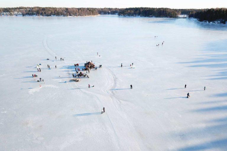 [JOKA PÄIVÄ 19.-28.2.] Helsingin Latukahvila – ulkoilukeidas Karpinselän jään kannella
