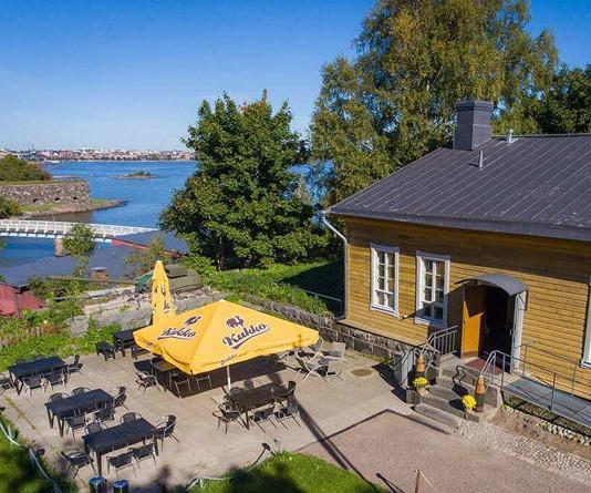 Saaristolaisravintola Bastion Bistro on mutkaton ravintola Suomenlinnassa Vappubrunssi Helsinki - Bastion Bistro – Ravintola Suomenlinnassa