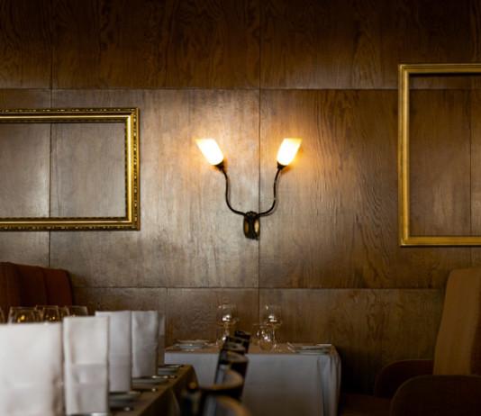 Ravintola Eliten taidekokoelmaa tuuraa keväällä Lallukan taiteilijoiden teokset Ravintola Elite - Taide konservoinnissa