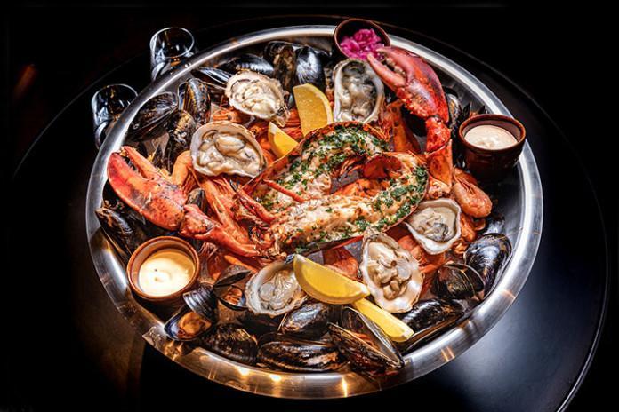 Ravintola Gillet. Äyriäisiä kahdelle.