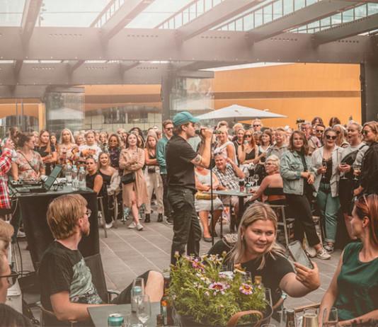 Musiikkitalon terassin Kesälive-keikat 2025: Mary Ann Hawkins torstaina 19.6. Musiikkitalon kesäkeikat ja -konsertit