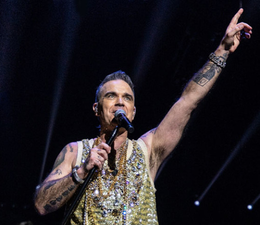 Loistavan konsertin Nokia Arenalla vetänyt Robbie Williams Pori Jazzeilla lauantaina Robbie Williams konsertti Pori Jazz 2023