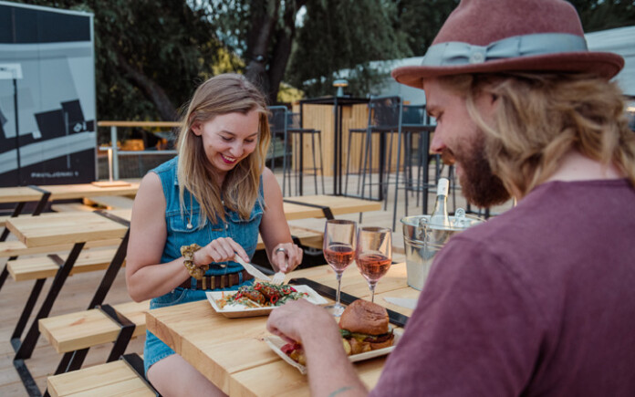 Vaihtuvat ravintolat palvelevat Huvilanrannassa, kuva: Saara Autere
