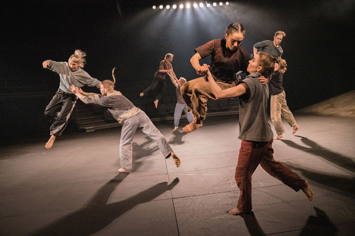 Helsinki Dance Company & Kinetic Orchestra : Gravity. Kuva: Petra Tiihonen