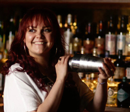 3 cocktail-alan arvostetuinta palkintoa Bar Bardemille – Liisa Lindroos haastaa perinteet hauskasti maailmanluokan malliin