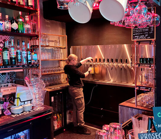 Mad Finn -panimon taproom Helsingin Sompasaaressa on hurmannut pizzan ja oluen ystävät Mad Finn Taproom Helsinki