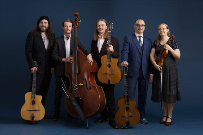 Django Collective Helsinki on jo pitkään niittänyt mainetta suomalaisen Gypsy Jazz -musiikin ykkösnimenä. Kuva: Teemu Mattsson.
