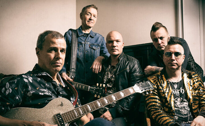 Black Devils feat. Ile Kallio & Janne Louhivuori - Hurriganes show