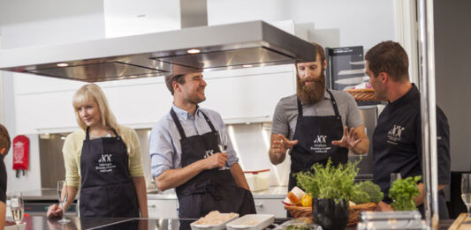30 vuotta kysyttyä kokkausta huippukokkien opein – Helsingin Kulinaarinen Instituutti yllättää edelleen