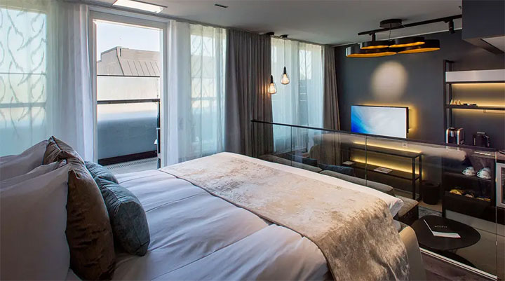 Hotelli lähellä G Livelab Helsinki. Klaus K Hotel sijaitsee Bulevardilla aivan Helsingin keskustassa, kävelyetäisyyden päässä G Livelabista.